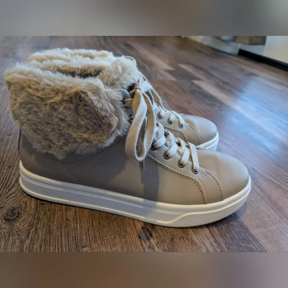Koolaburra by UGG Womens Sundell Fuzz Chukka High Top Sneakers Ortholite Sz 8